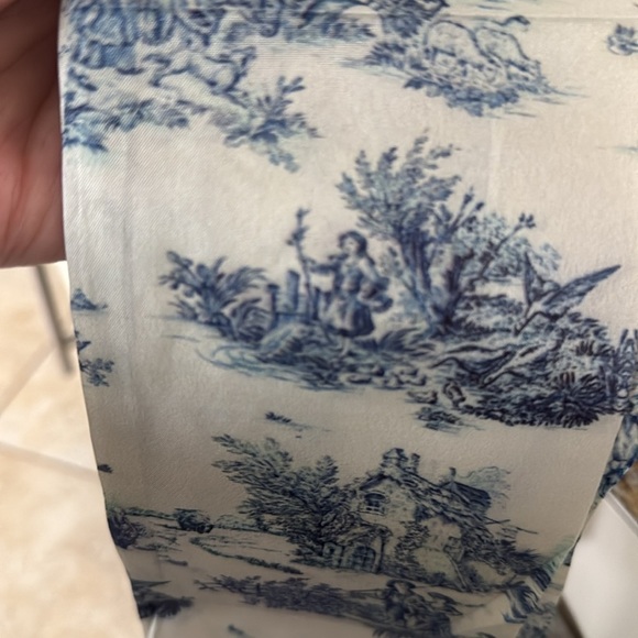 Beautiful Toile Wreath Sash - Picture 3 of 4